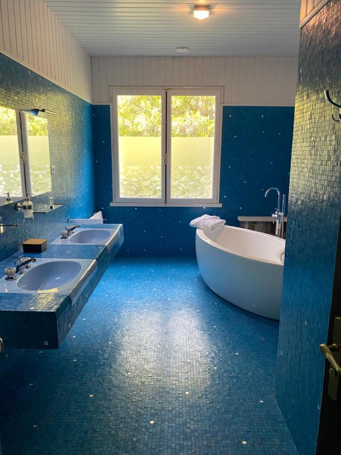 Les Genebruyeres - L'Histoire D'Un Reve Bed & Breakfast Aubigny-sur-Nere Exterior photo