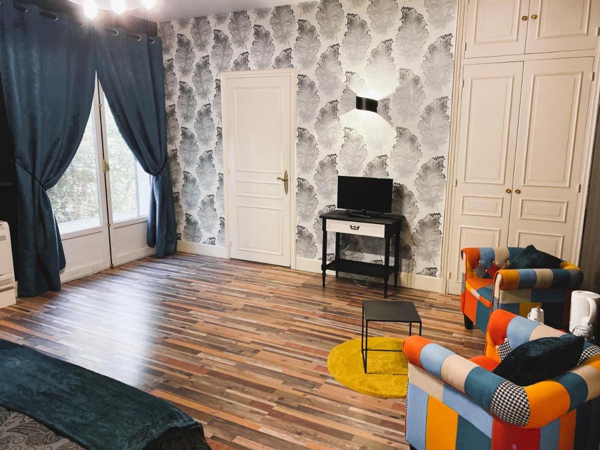 Les Genebruyeres - L'Histoire D'Un Reve Bed & Breakfast Aubigny-sur-Nere Exterior photo